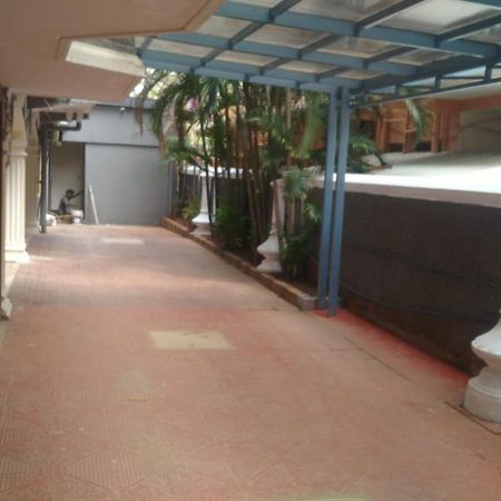 A.R Residency Hotell Chennai Exteriör bild