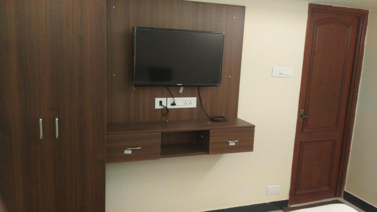 A.R Residency Hotell Chennai Exteriör bild