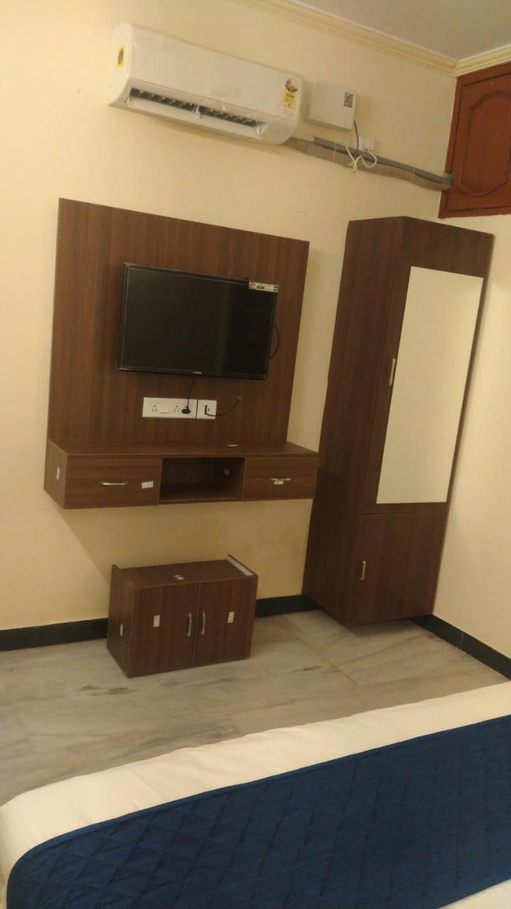 A.R Residency Hotell Chennai Exteriör bild
