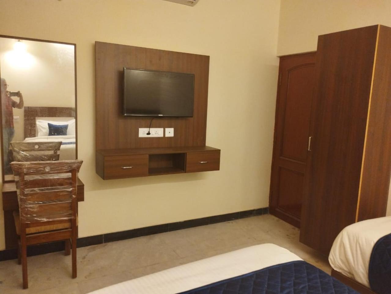 A.R Residency Hotell Chennai Exteriör bild